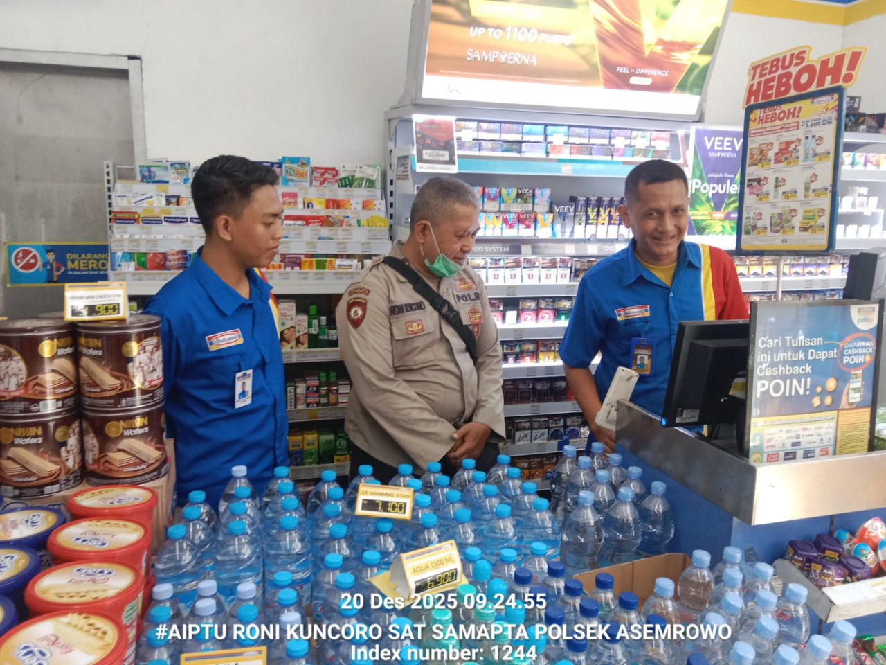 Patroli Polsek Asemrowo Sampaikan Himbauan Kamtibmas di Alfamart Margomulyo