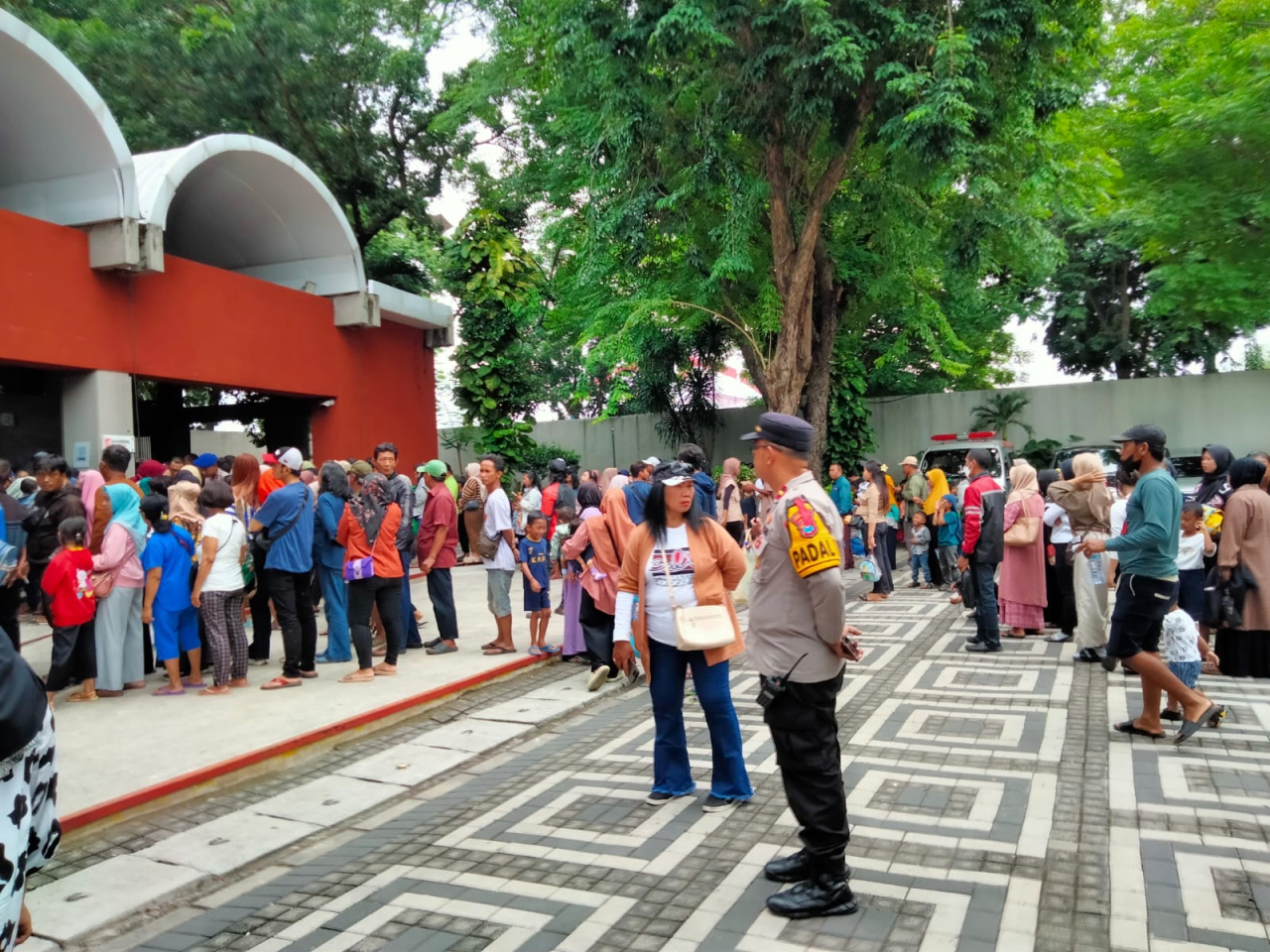 Awali Tahun 2026, Polres Tanjung Perak Tingkatkan Pengamanan di Kawasan Wisata Pantai.