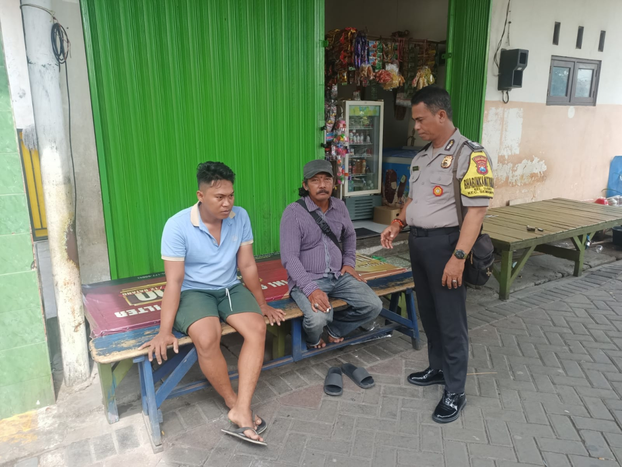 Bhabinkamtibmas Kelurahan Ujung Mediasi Permasalahan Warga dan Perkuat Imbauan Kamtibmas di Lingkungan Hangtuah