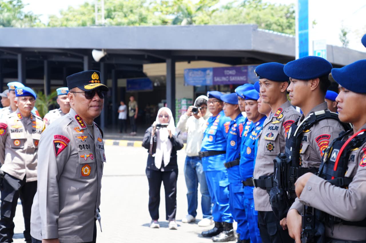 Wakapolri Tinjau Arus Mudik Via Udara, Pastikan Penyeberangan Merak–Bakauheni Terkendali