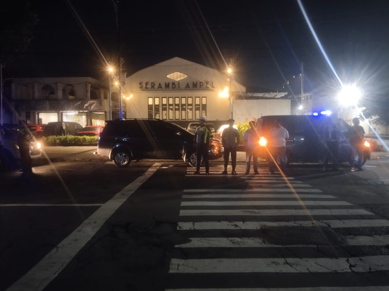 Personel Polres Pelabuhan Tanjung Perak dan Polsek Kenjeran Gelar Patroli Harkamtibmas di Kawasan Serambi Ampel