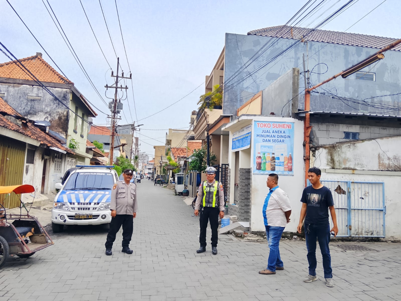 Personel Polsek Semampir Laksanakan Patroli Harkamtibmas di Jalan Petukangan