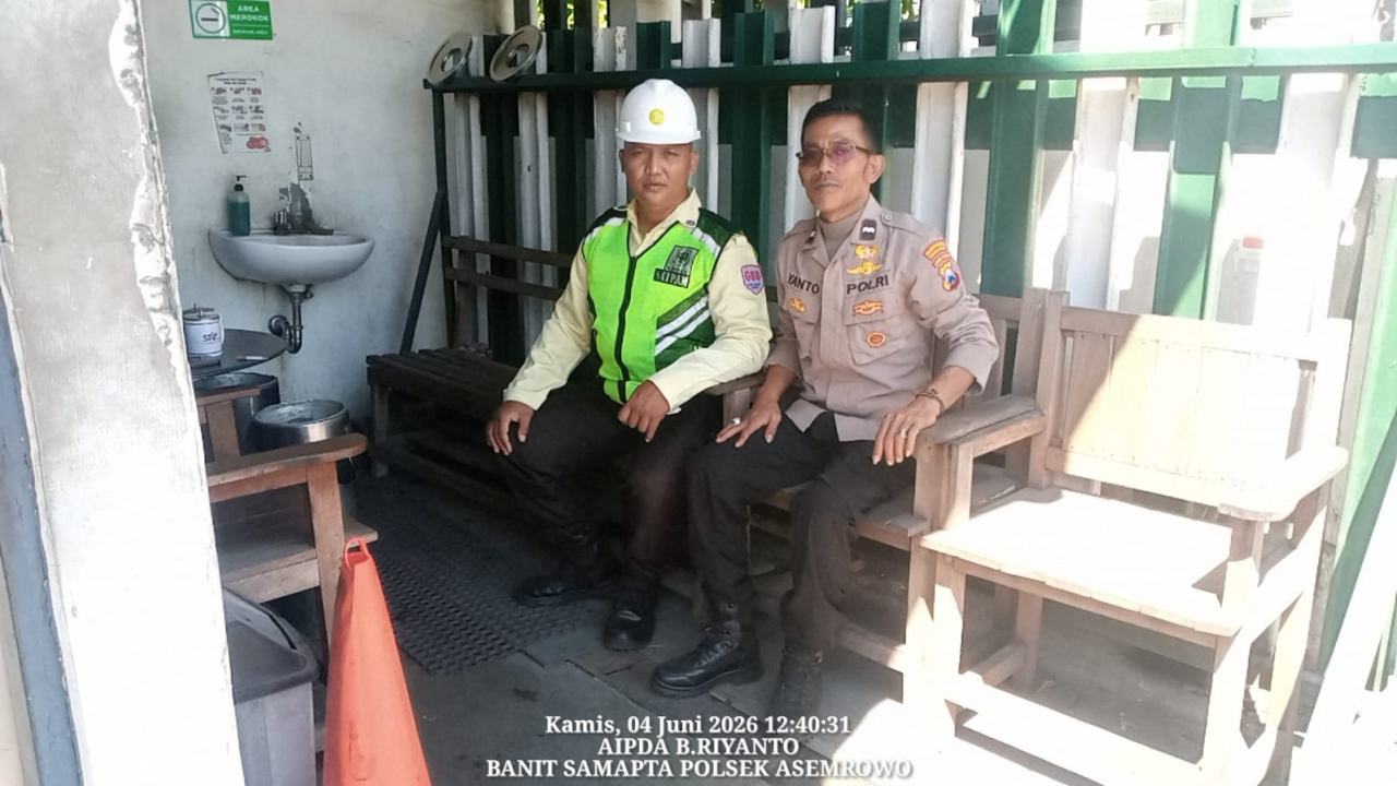 Personel Polsek Asemrowo Laksanakan Patroli Dialogis dan Pemantauan Pergudangan di Margomulyo