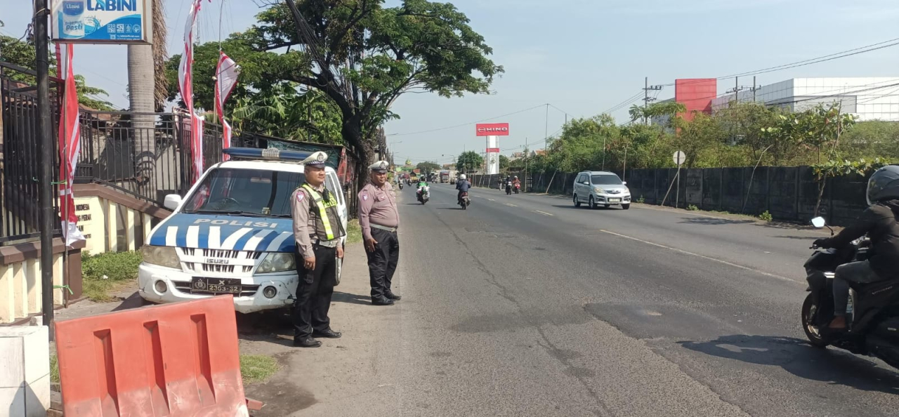 Polsek Krembangan Intensifkan Patroli Lalu Lintas di Jalan Kalianak, Antisipasi 3C dan Kendaraan Lawan Arus