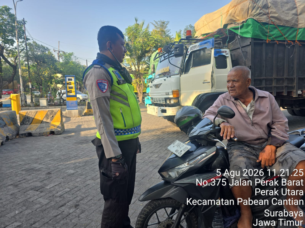 Satlantas Polres Pelabuhan Tanjung Perak Gencarkan Sosialisasi Tatap Muka untuk Tingkatkan Kesadaran Tertib Berlalu Lintas