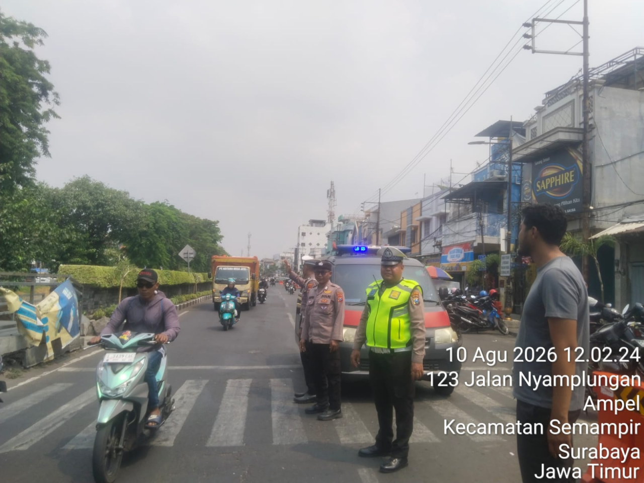 Polsek Semampir Perkuat Patroli Harkamtibmas di Kawasan Religi Sunan Ampel