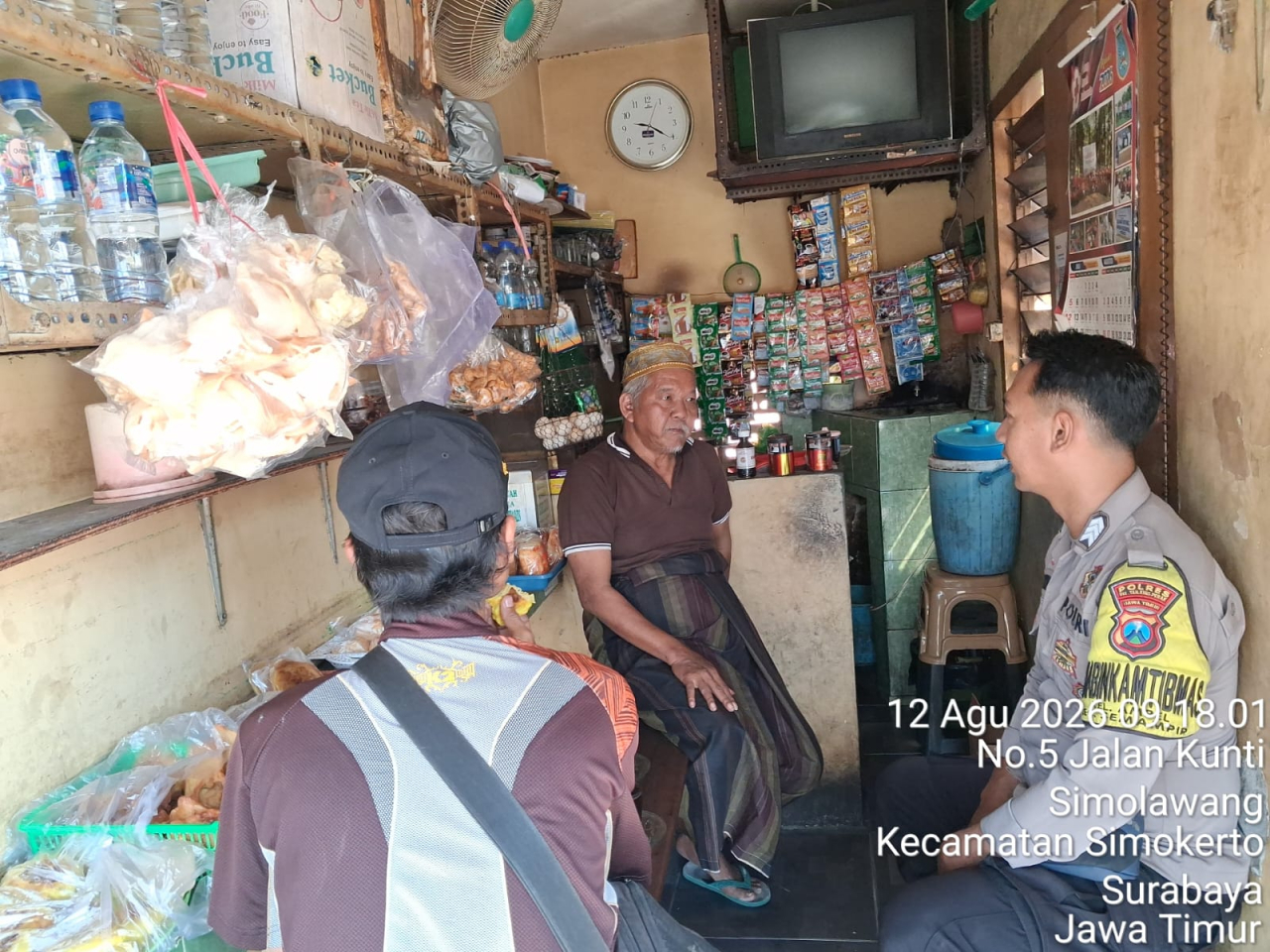 Bhabinkamtibmas Ampel Ajak Warga Bersama Jaga Keamanan Lingkungan
