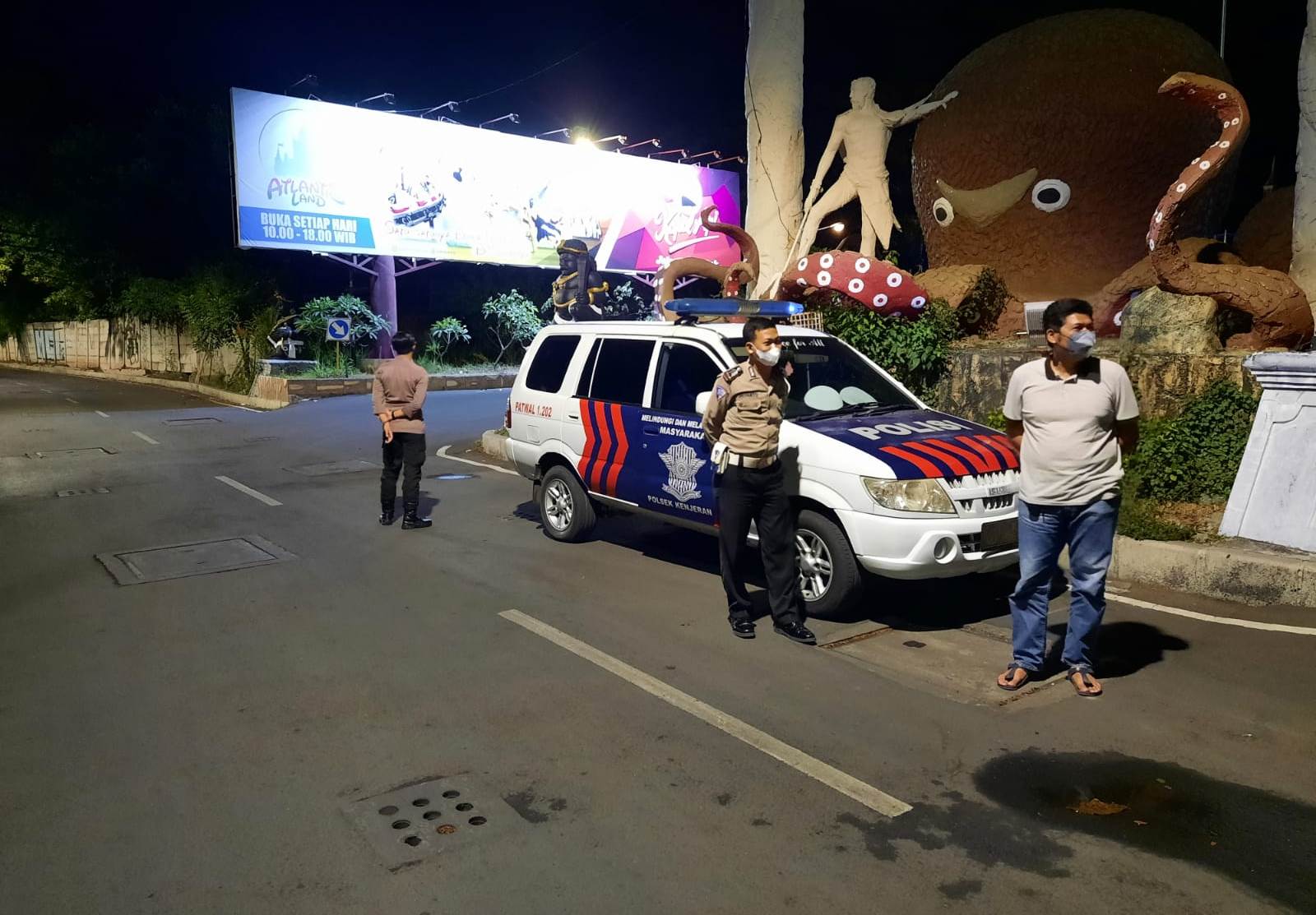 Polsek Kenjeran Gelar Patroli Malam di Wisata Kenpark, Antisipasi Kriminalitas