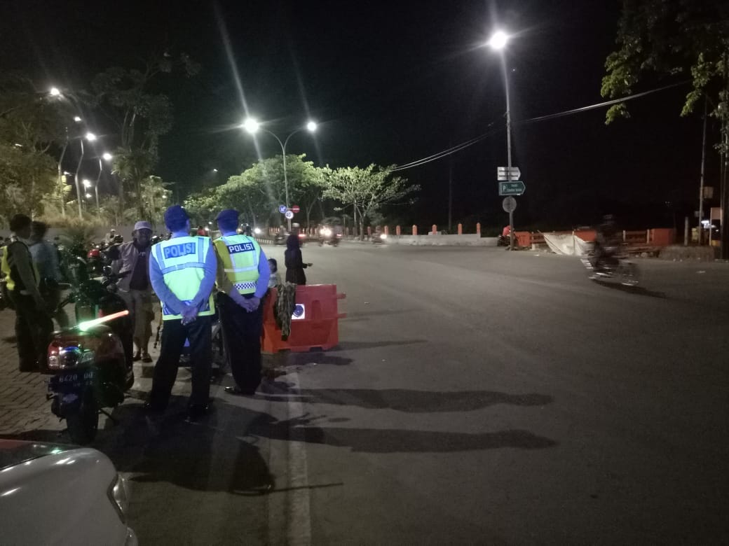 Antisipasi Copet, Polsek Kenjeran Gelar Patroli Malam di Taman Suroboyo