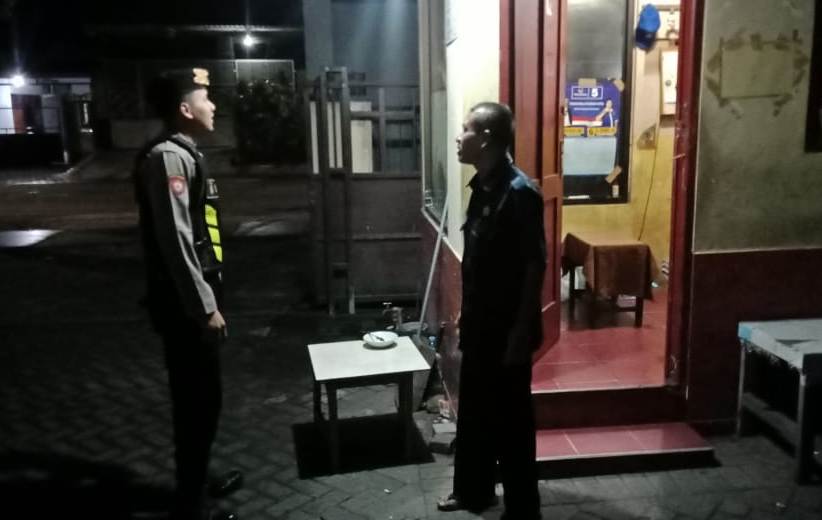 Cegah Aksi Teror, Satsabhara Polres Tanjung Perak Lakukan Patroli di Gereja