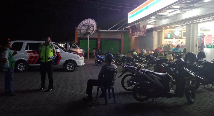 Polsek Kenjeran Gelar Patroli Malam di Mini Market