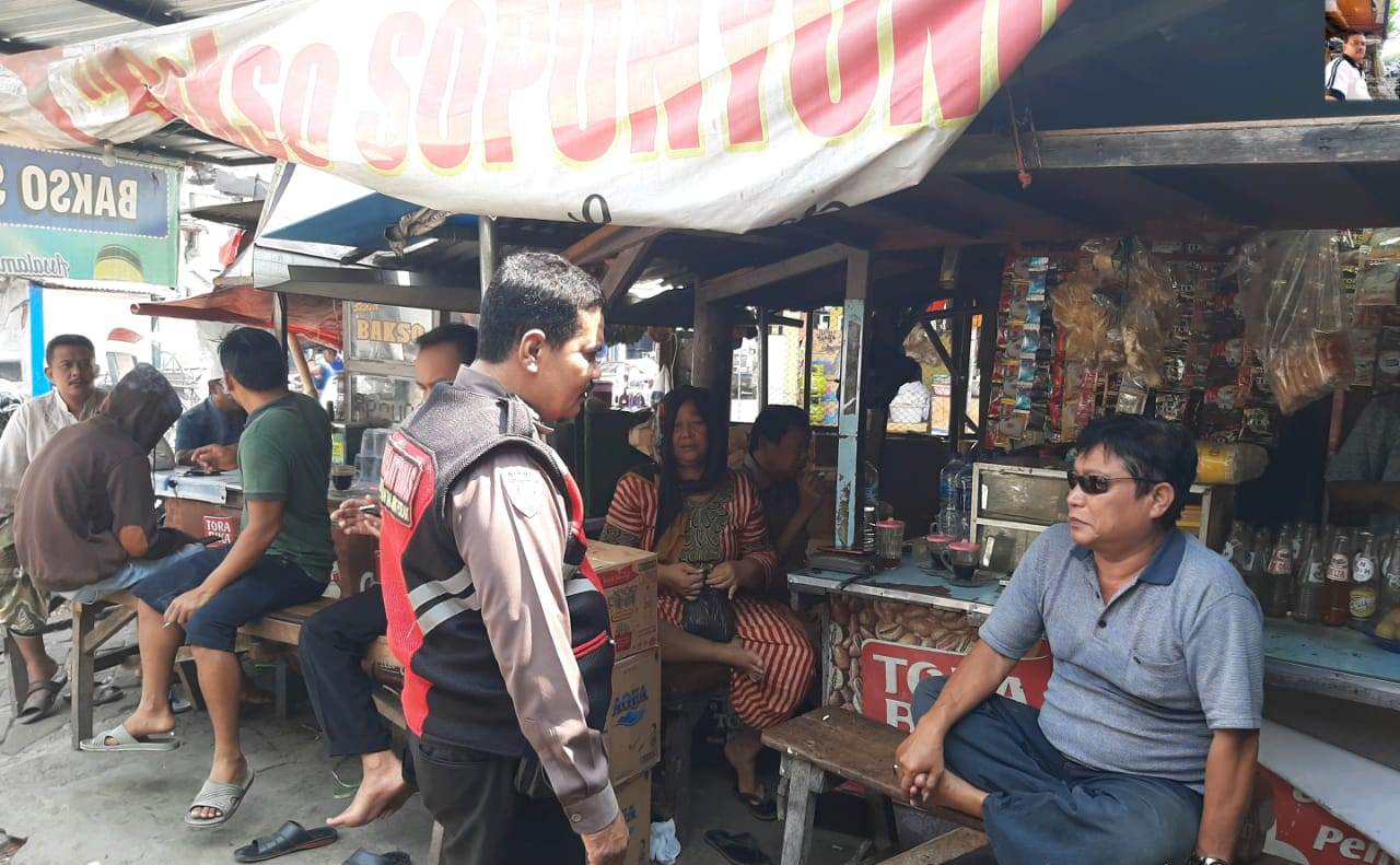 Babinkamtibmas Krembangan Utara Sambang Tomas, Sampaikan Ajakan Jaga Kerukunan