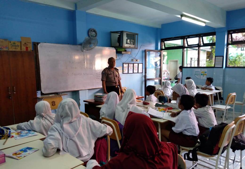 Panit Binmas Polsek Semampir Gelar Rabu Narsis di SDN Ujung