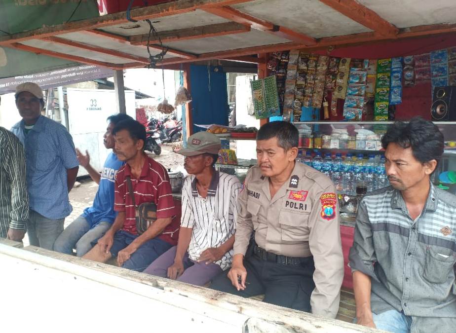 Babinkamtibmas Sidotopo Sambang Warga, Titip Pesan Anti Hoax