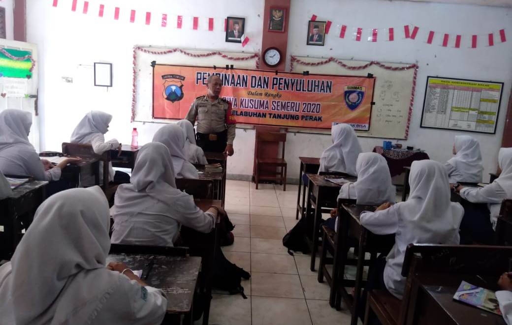 Panit Binmas Polsek Semampir Sampaikan Penyuluhan Kenakalan Remaja di SMP Nasional