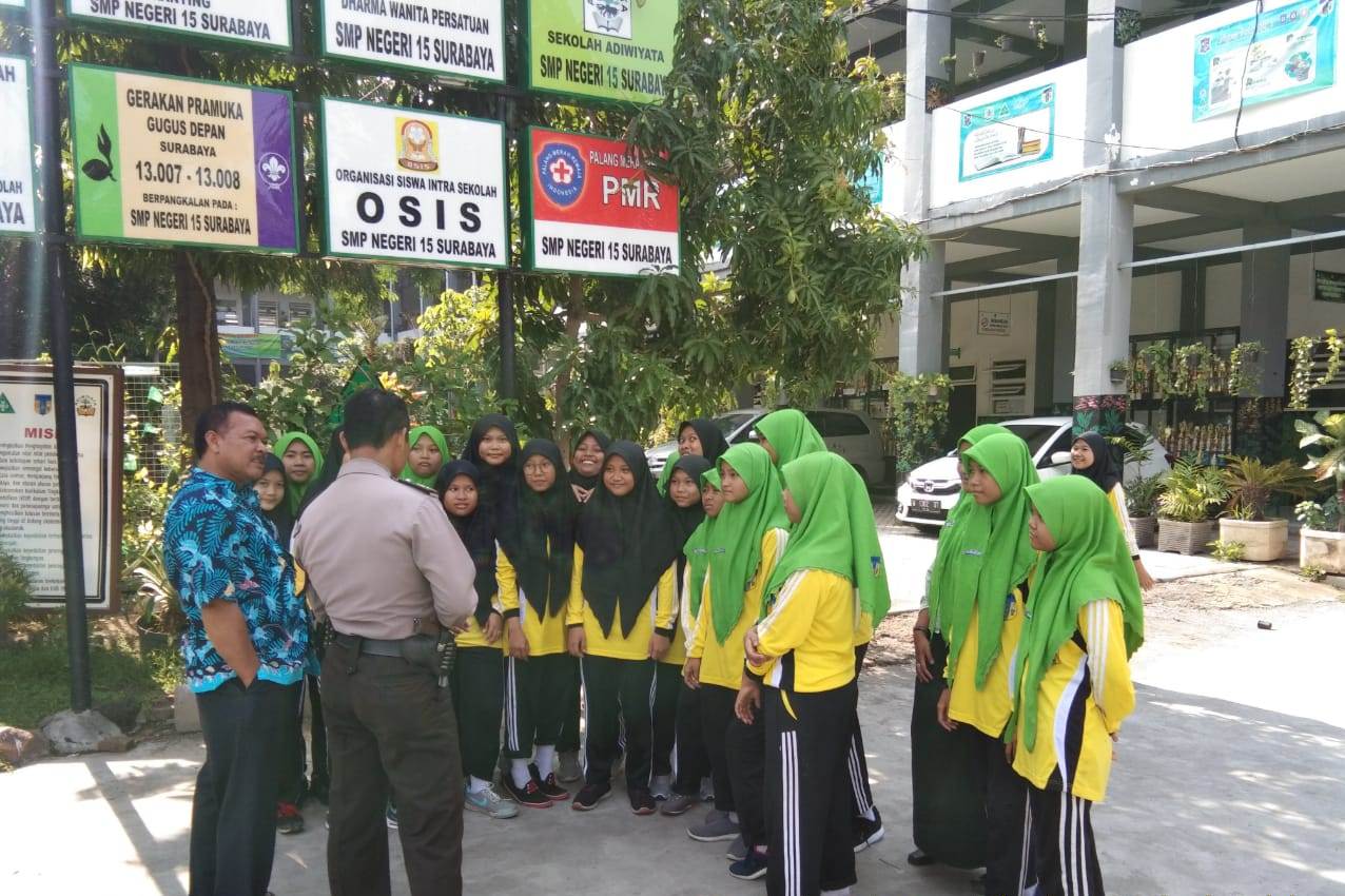 Babinkamtibmas Takal Kedinding Sampaikan Pesan Rajin Berolahraga Dalam Program Rabu Narsis