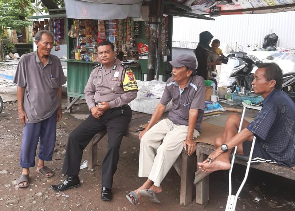 Babinkamtibmas Krembangan Utara Sampaikan Pesan Anti Hoax Ke Warga Jalan Kemudi