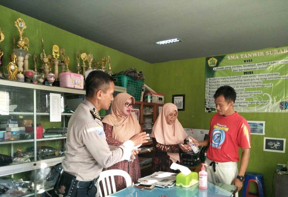 Panit Binmas Polsek Asemrowo Sosialisasikan Pencegahan Virus Corona Ke Sekolah
