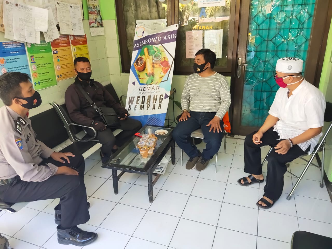 Babinkamtibmas Asemrowo Koordinasi Penanganan Covid-19 Bersama Pak Lurah