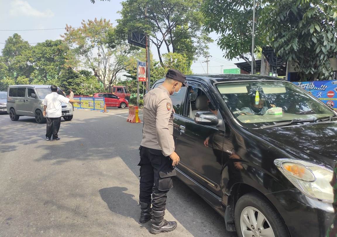 Polsek Krembangan Terus Lakukan Operasi Penyekatan di Pospam Lebaran Jalan Laksda M Nasir Bareng Instansi Samping