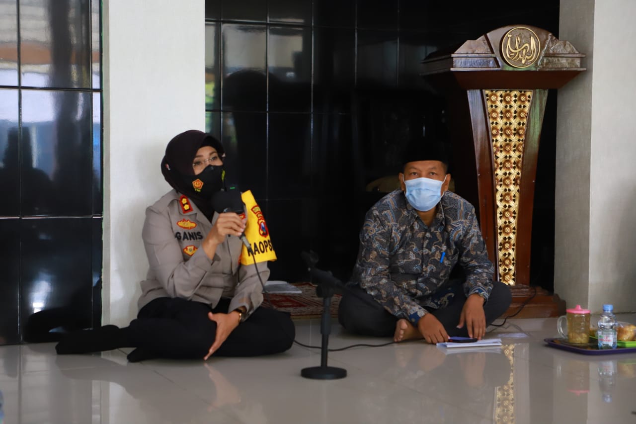 Kapolres Tanjung Perak Pimpin Peringatan Isra Mi’raj di Masjid Al Hidayah