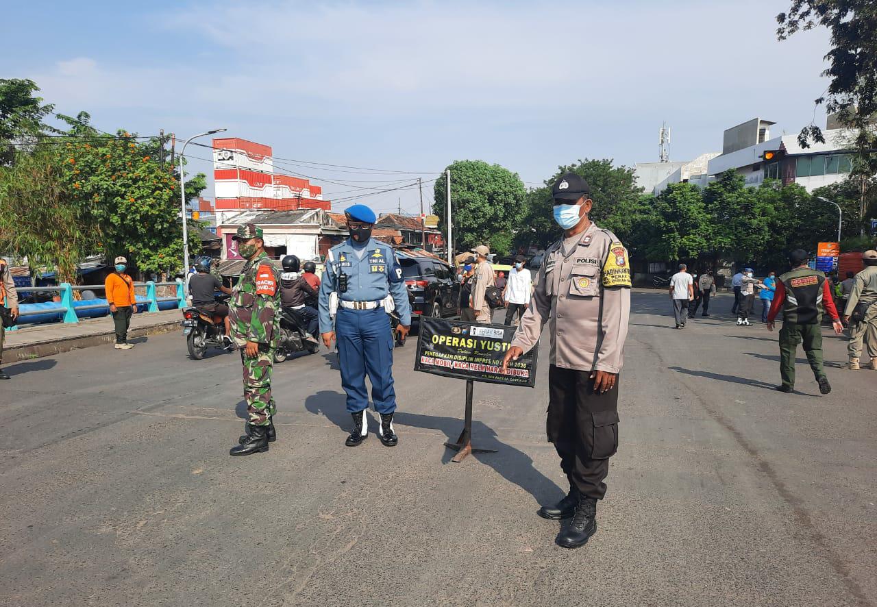 Kapolsek Pabean Cantikan Pimpin Operasi Gabungan Penertiban Masker di Jalan Kalimas