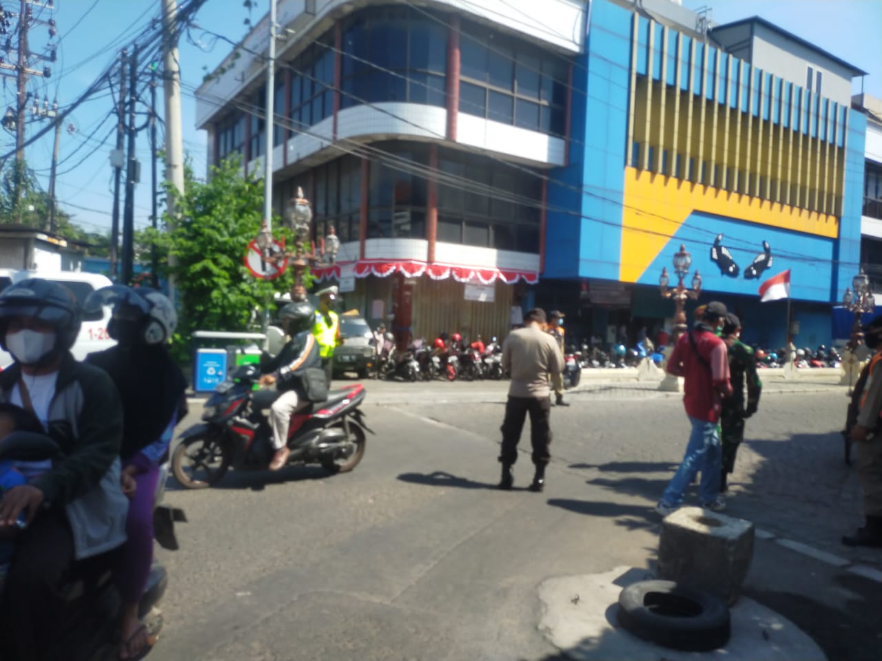 Polsek Pabean Cantikan Gelar Operasi Penertiban Masker Bersama Personil Gabungan di Jalan Panggung