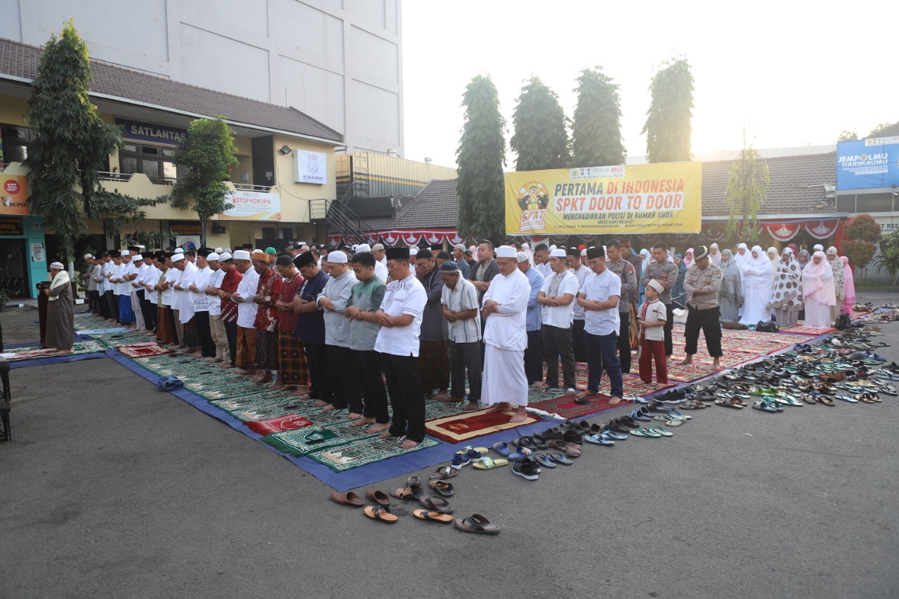 Polres Tanjung Perak Gelar Sholat Idul Adha Bersama Masyarakat