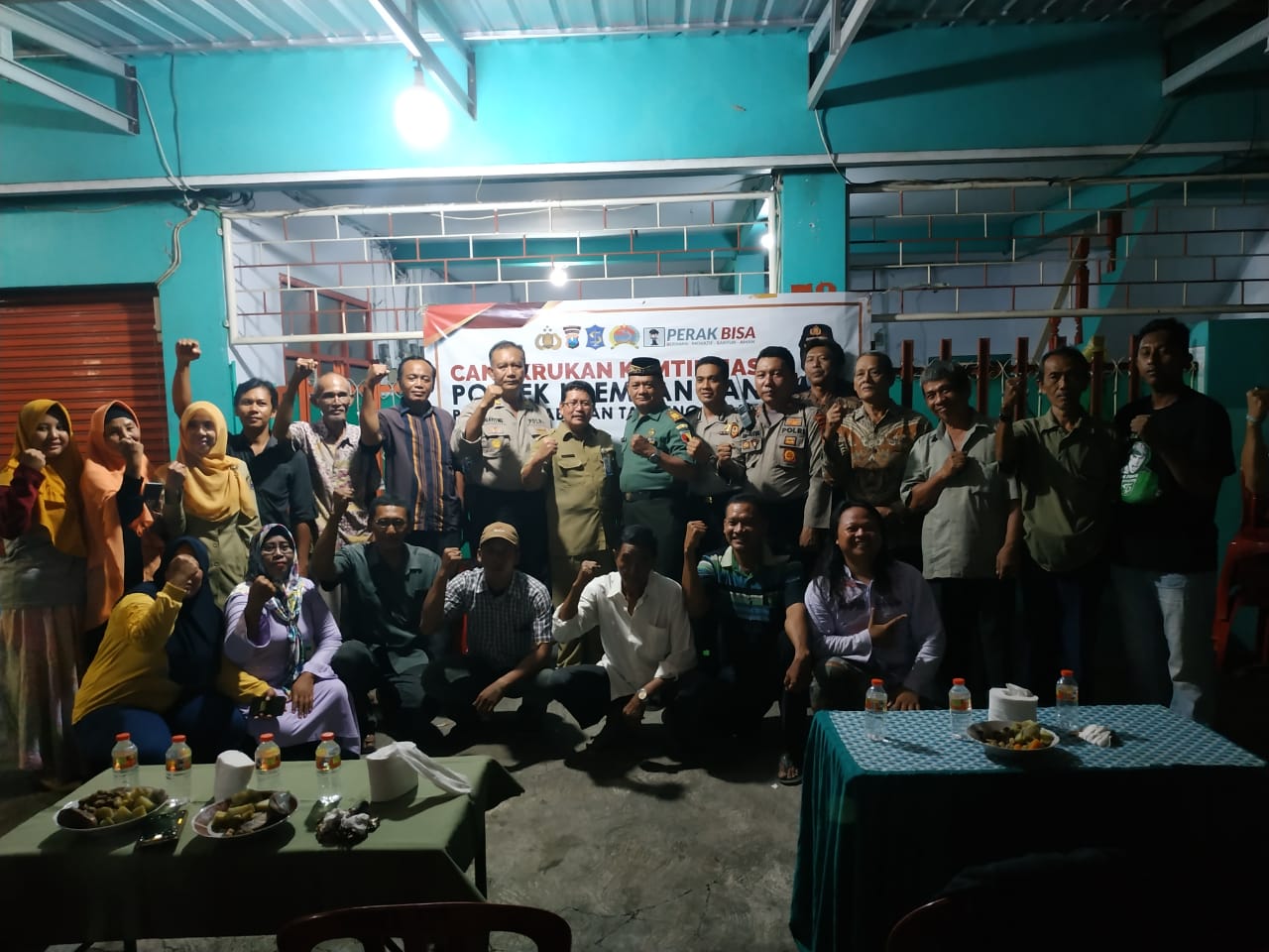 Wakapolsek Krembangan Pimpin Cangkrukan Senin Militan Bersama Warga Dupak Bangunrejo