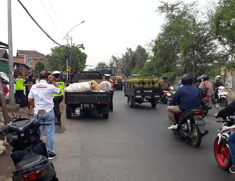 Polsek Asemrowo & Satpol PP Lakukan Operasi Penertiban Masker di Tambak Mayor