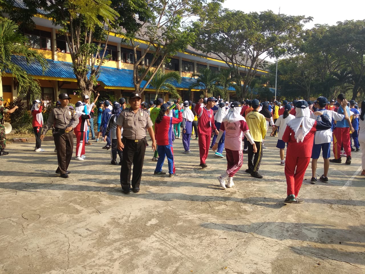 Pelaksanaan MOS SMAN 3 Diawasi Personil Polsek Kenjeran