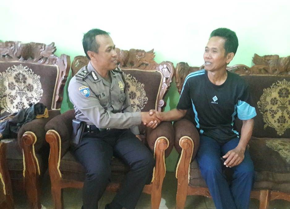Babinkamtibmas Sidotopo Wetan Sambang Tomas, Titip Pesan Jaga Kerukunan & Anti Hoax