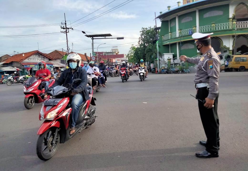 Unit Lantas Polsek Semampir Gelar Pengaturan Pagi, Berikan Pelayanan Kepada Masyarakat