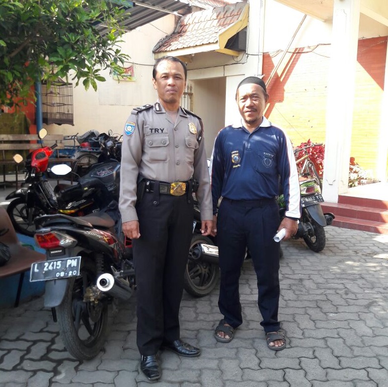 Polsek Kenjeran Pam Kebaktian di Gereja Jawi Wetan