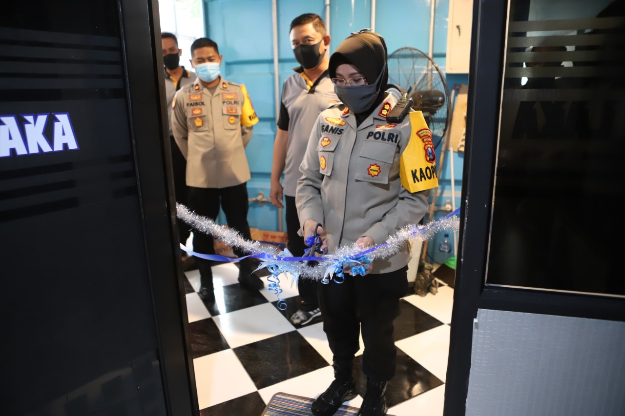 Kapolres Tanjung Perak Pimpin Tasyakuran Perpindahan Ruangan Unit Laka Lantas