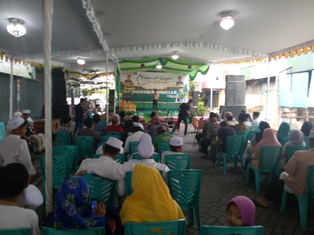 Polsek Krembangan Amankan Kegiatan Peringatan Maulid Nabi di Jalan Demak