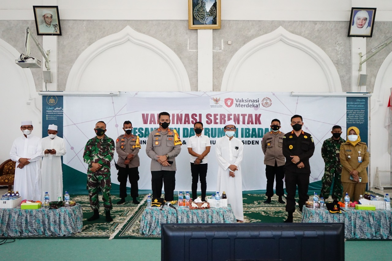 Kapolres Tanjung Perak Pantau Pelaksanaan Vaksinasi di Ponpes Assalafi Al Fithrah