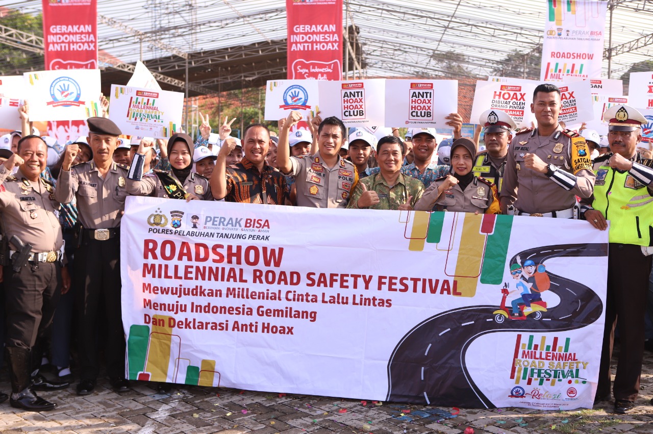 Kapolres Tanjung Perak Pimpin Sosialisasi Tertib Berlalu Lintas di SMA Hang Tuah