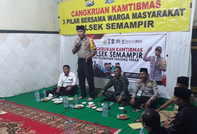 Kapolsek Semampir Pimpin Cangkrukan Kamtibmas Bersama Warga Bolodewo
