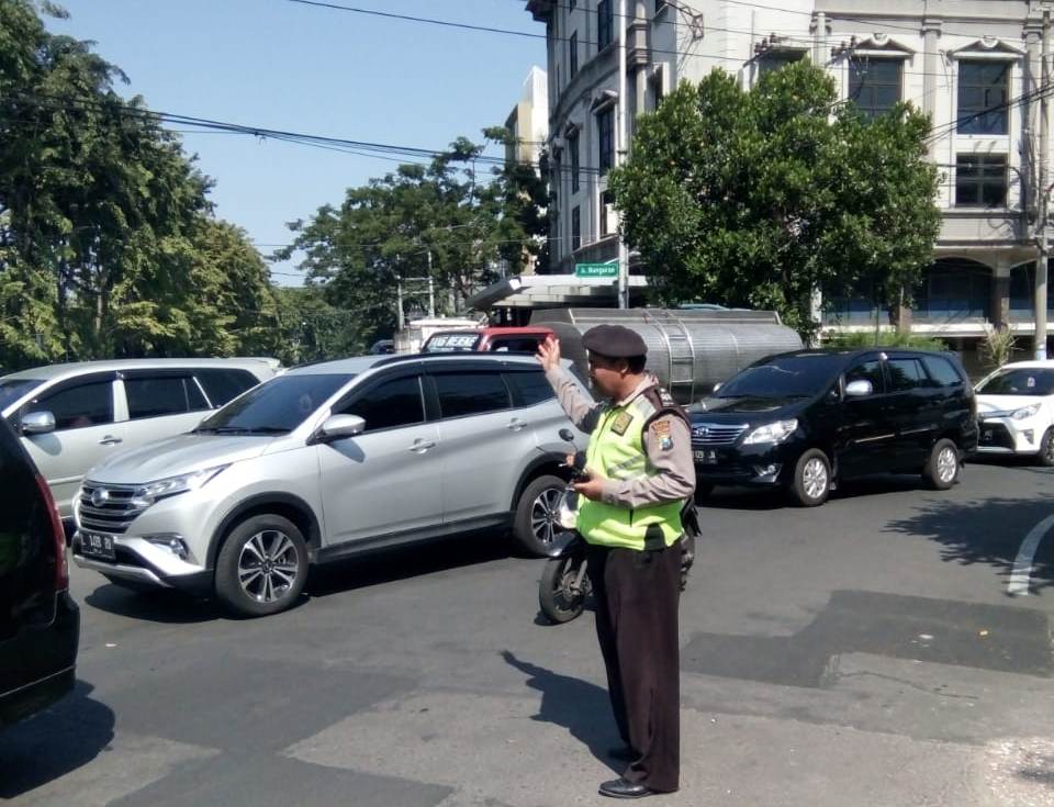 Polsek Pabean Cantikan Lakukan Pengaturan Lalu Lintas, Untuk Mengurai Kemacetan