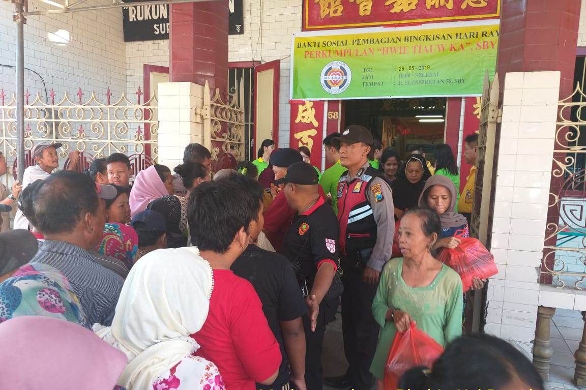 Polsek Pabean Cantikan Pam Pembagian Paket Sembako Gratis