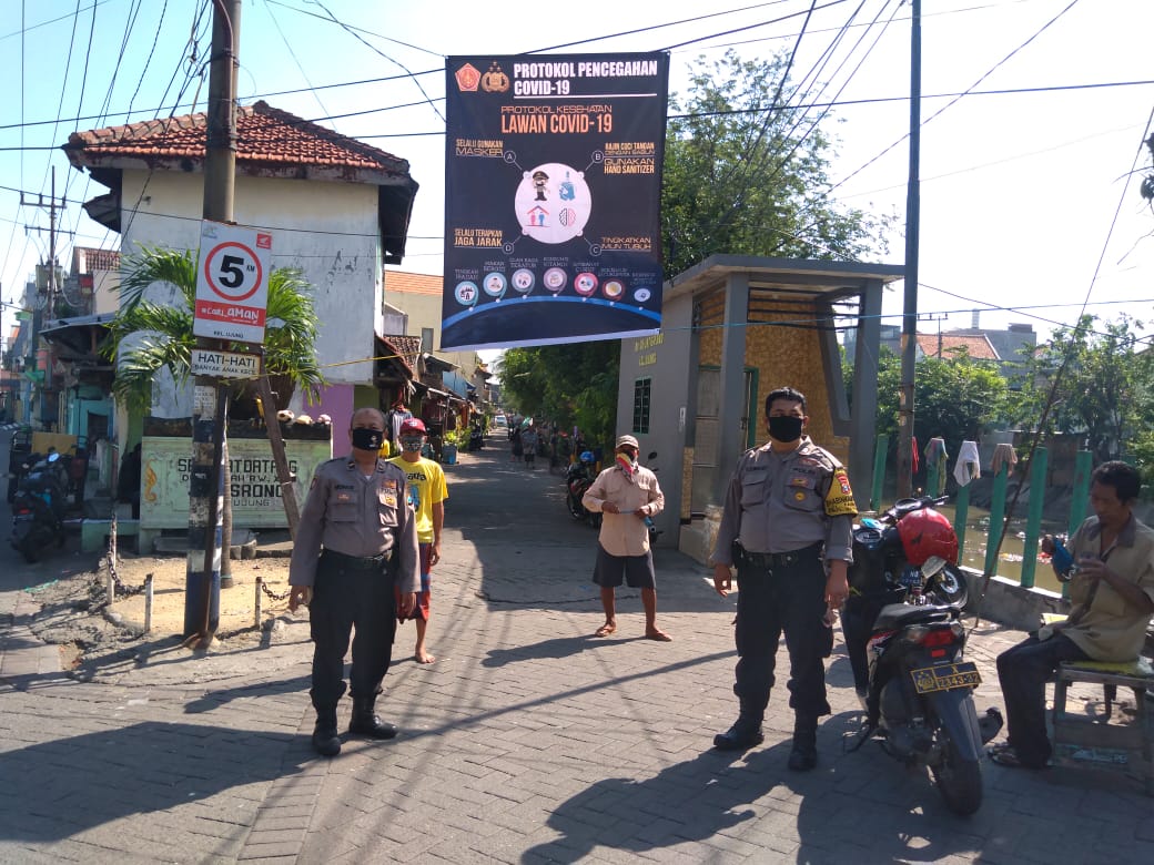 Panit Binmas Polsek Semampir Bersama Babinkamtibmas Ujung Sampaikan Himauan Wajib Masker