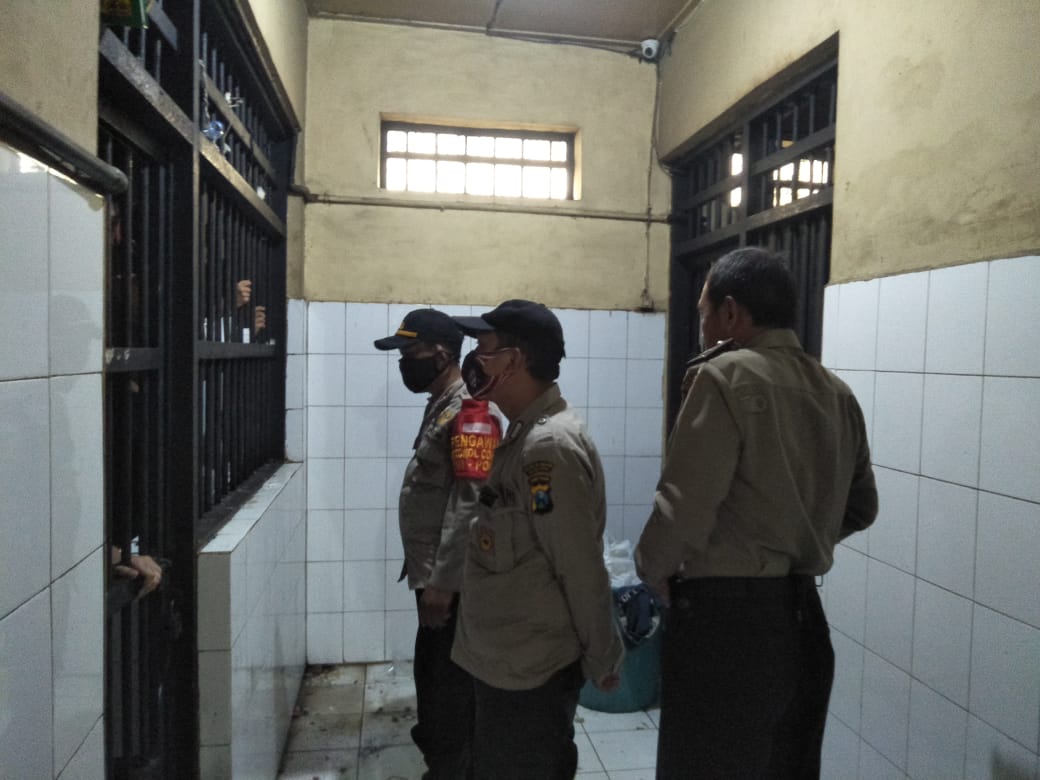 Antisipasi Tahanan Sakit, Polsek Kenjeran Lakukan Pengecekan Rutin Setiap Pagi & Malam