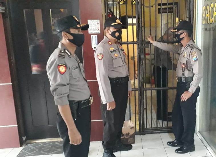 Cegah Penyelundupan Narkoba, Polsek Asemrowo Lakukan Pengecekan Tahanan Setiap Pagi & Malam