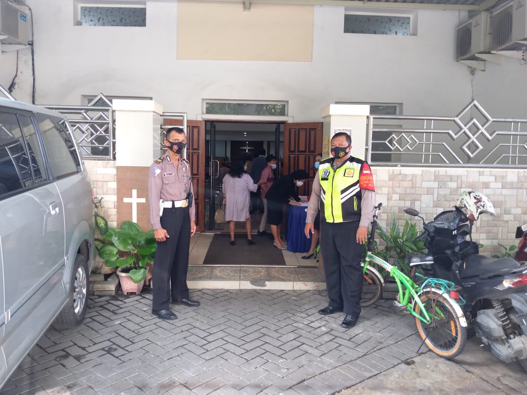 Polsek Krembangan Laksanakan Pengamanan Kebaktian Minggu Pagi