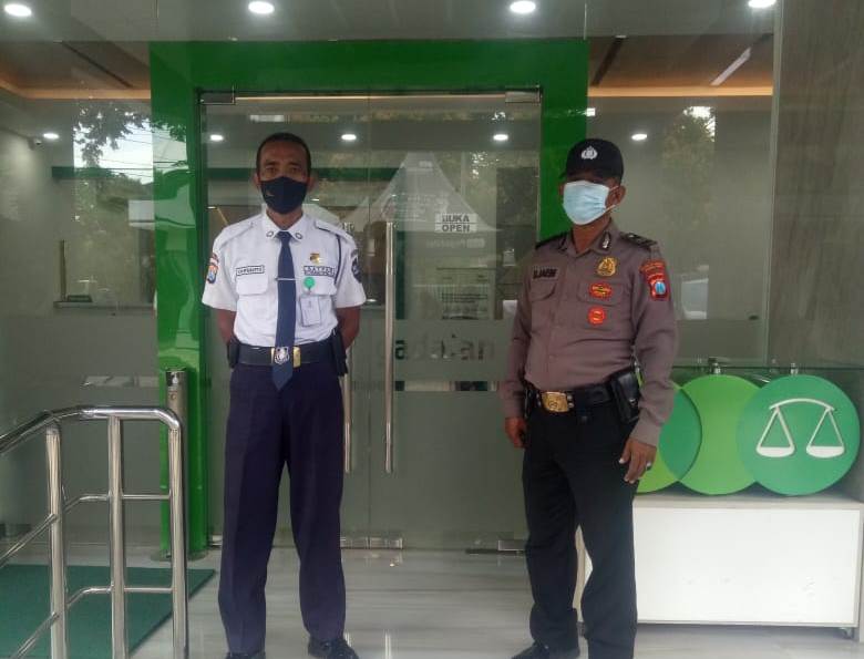 Personil Polsek Asemrowo Gelar Patroli di Kantor Pegadaian, Antisipasi Aksi Kriminalitas