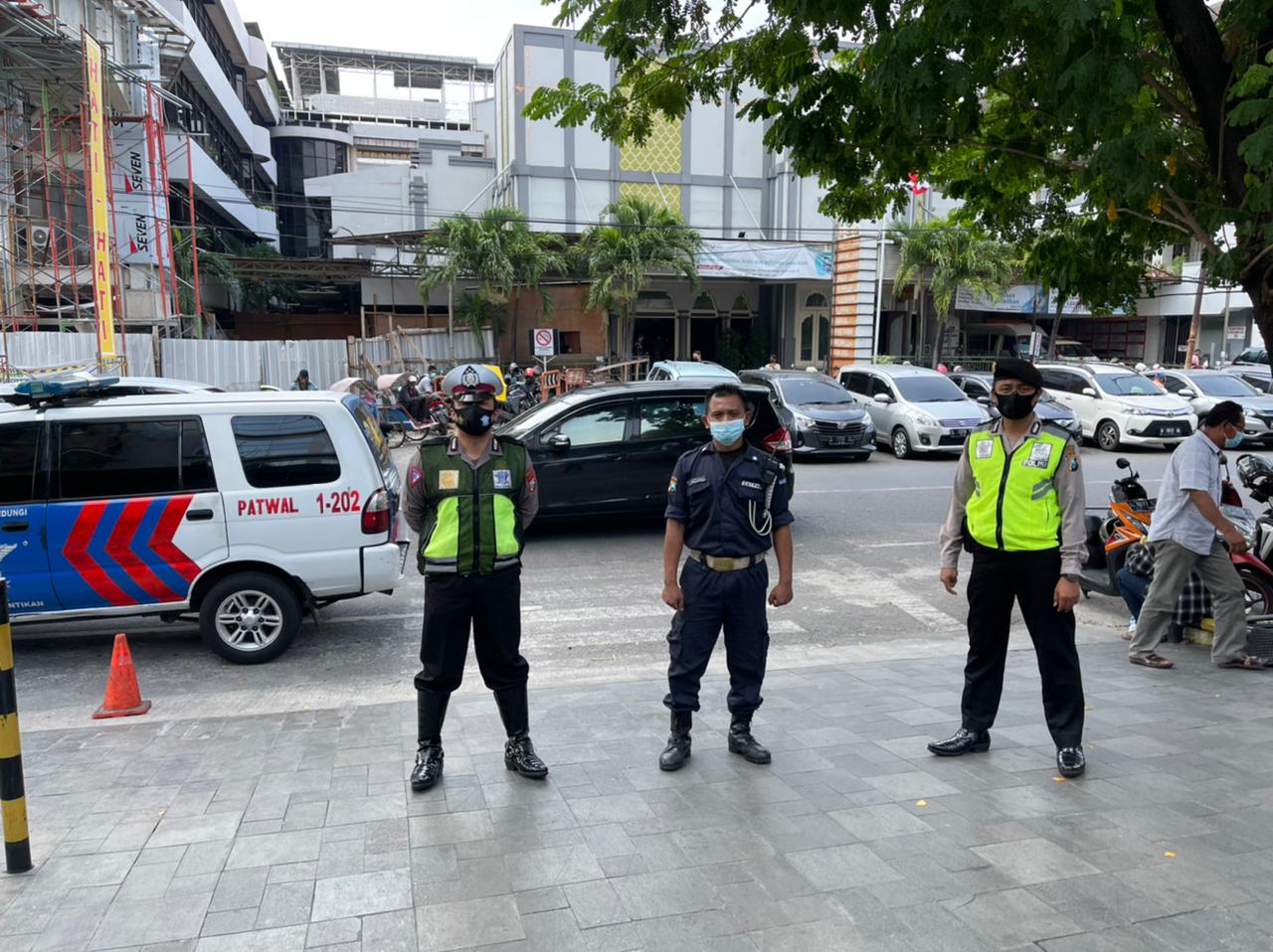 Polsek Pabean Cantikan Lakukan Patroli Rutin di Rumah Sakit Al Irsyad, Waspadai Upaya Pengambilan Paksa Jasad Pasien Covid-19