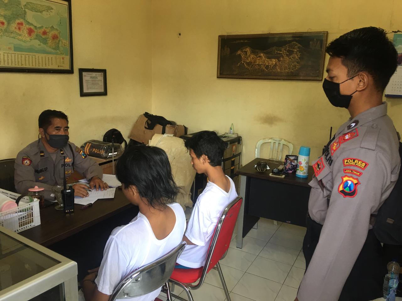 Melawan Saat Diamankan, 2 Anggota Geng Dilumpuhkan Satsabhara Polres Tanjung Perak