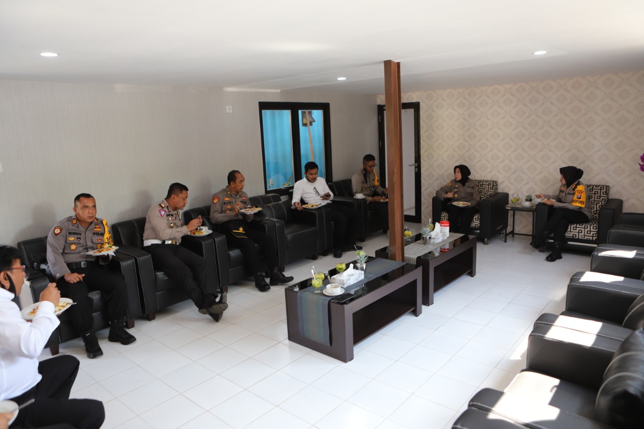 Kapolres Tanjung Perak Pimpin Coffee Morning, Bahas Evaluasi Kerja PJU & Kapolsek Jajaran