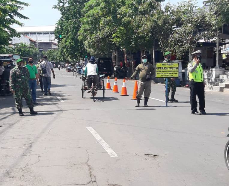 Polsek Semampir Amankan 9 Orang Dalam Operasi Penertiban Masker
